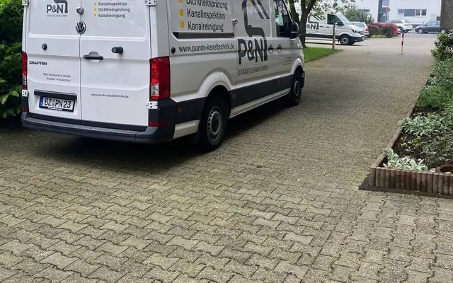 Einsatzfahrzeug und Technik des Partnerbetriebs P&N Kanaltechnik